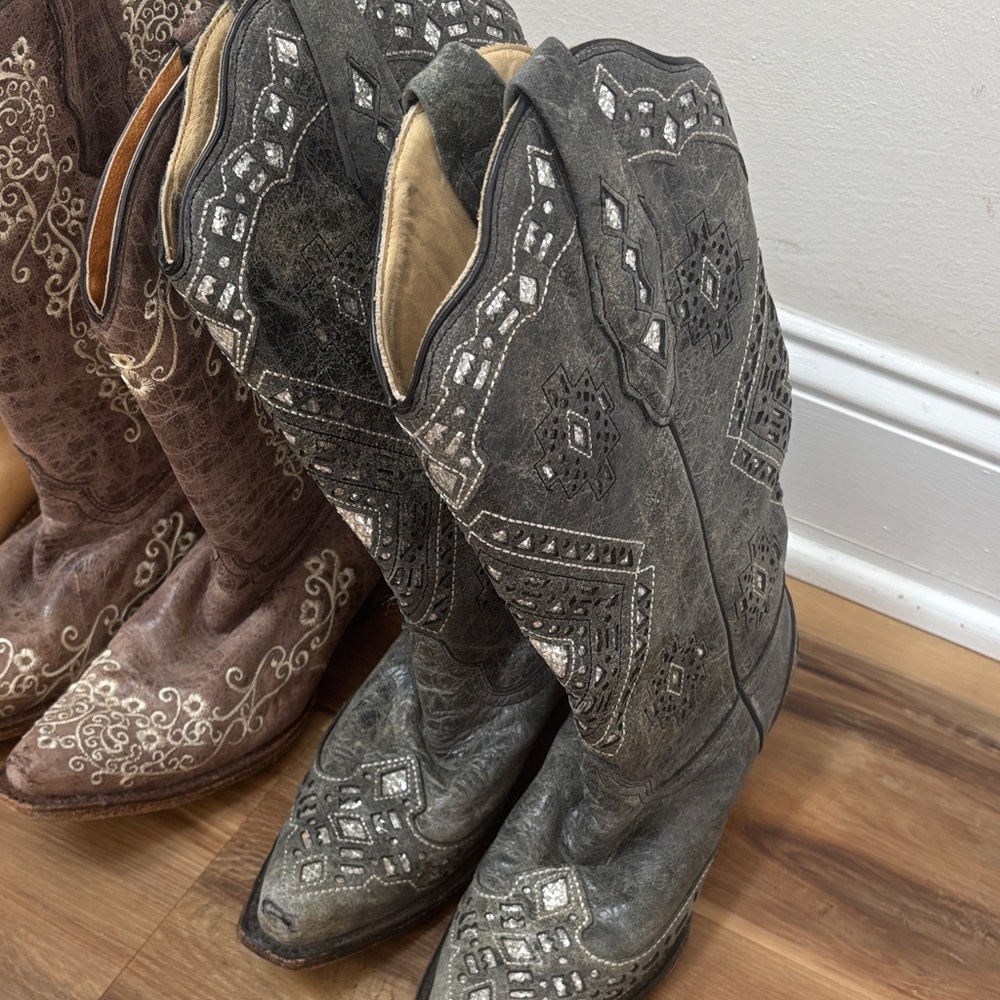 Corral Black and Gray Embroidered Cowboy Boots